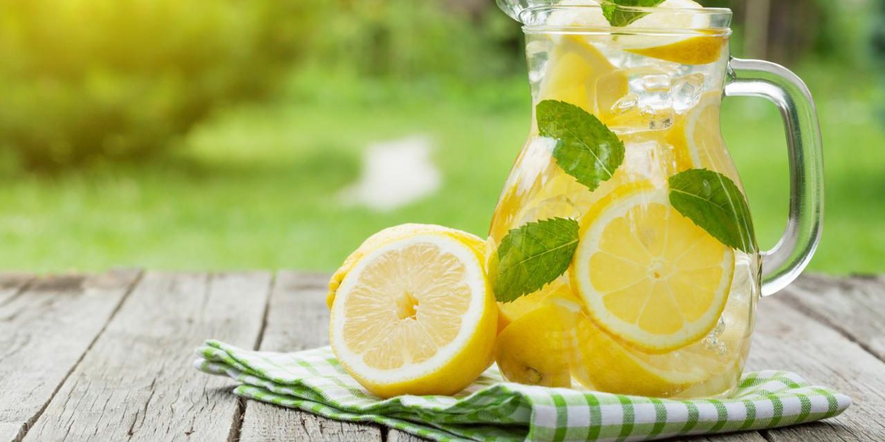 Rahasia Infused Water Lemon Tetap Segar Tanpa Rasa Pahit