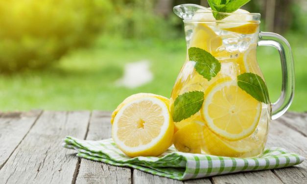 Rahasia Infused Water Lemon Tetap Segar Tanpa Rasa Pahit