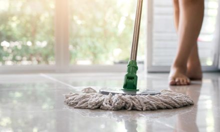 Rumah Sempit Tetap Kinclong! Ini Cara Mengepel Yang Tepat