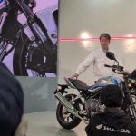 Honda CB400 Super Four E-Clutch Tampil Di Tokyo