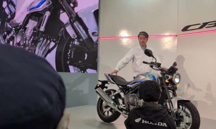 Honda CB400 Super Four E-Clutch Tampil Di Tokyo