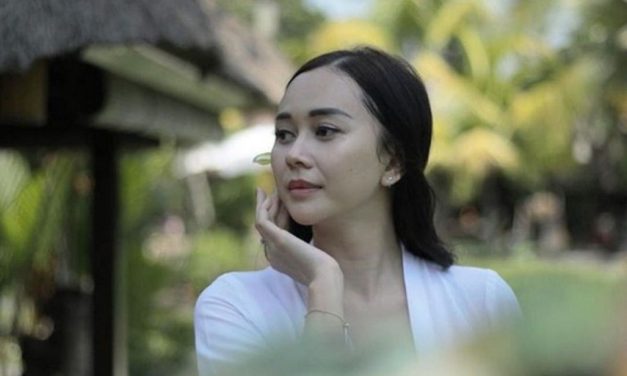 Aura Kasih Dan Kisah Perjuangannya Di Industri Hiburan Showbizz