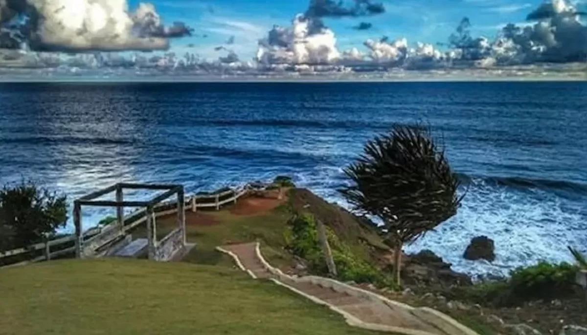 Pesona Pantai Karang Tawulan
