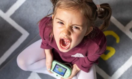 Screen Time Pada Balita Bikin Gampang Tantrum